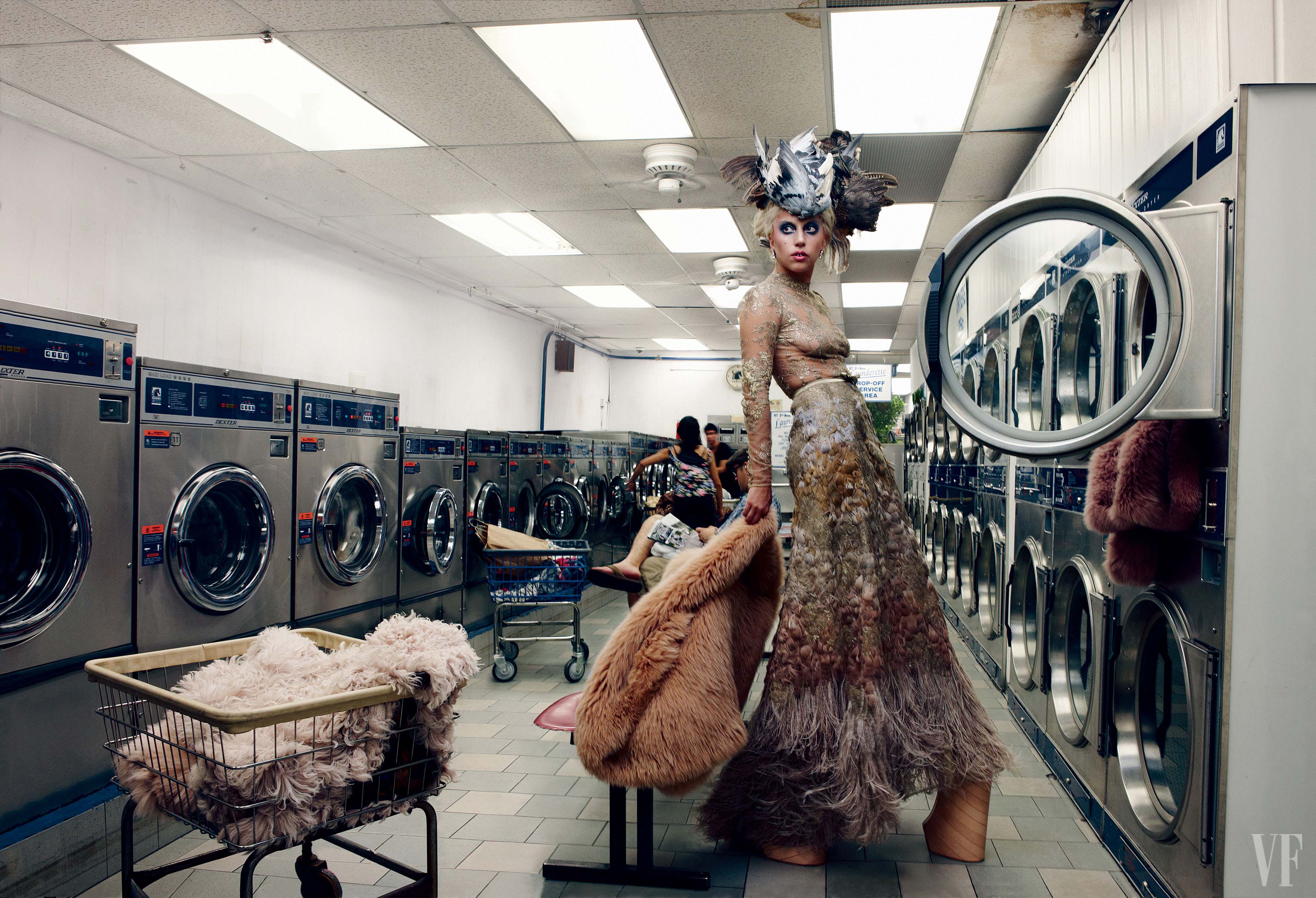 Vanity_Fair_Lady_Gaga_laundry