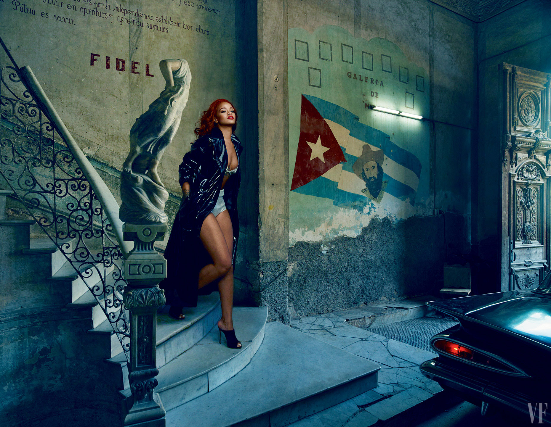 Vanity_Fair_Rihanna_Cuba_stairs
